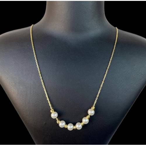 Silver necklace with pearls